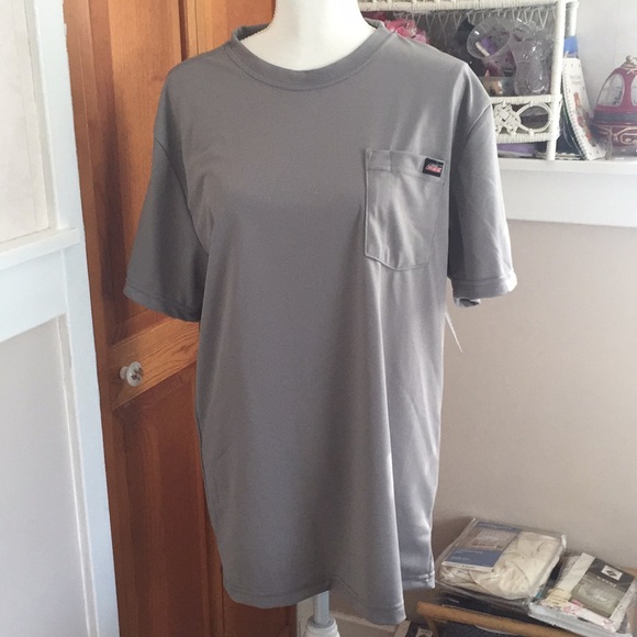 Dickies Other - NWT. Men’s short sleeves pocket nylon tee 🌷🌷🌷 Dickies Other - NWT. Men’s short sleeves pocket nylon tee 🌷🌷🌷